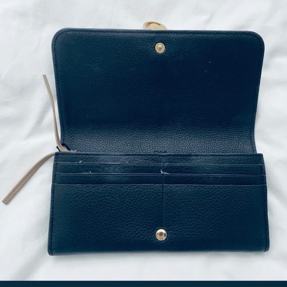 SEE BY CHLOÉ Alphabet Continental wallet, black calfskin, gold tone charms - Picture 4 of 7